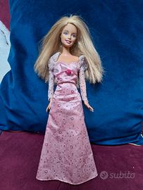 Barbie principessa con abito rosa lungo