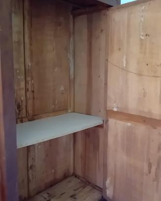 Armadio antico in legno