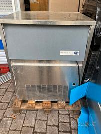 Ghiacciera cubetto pieno