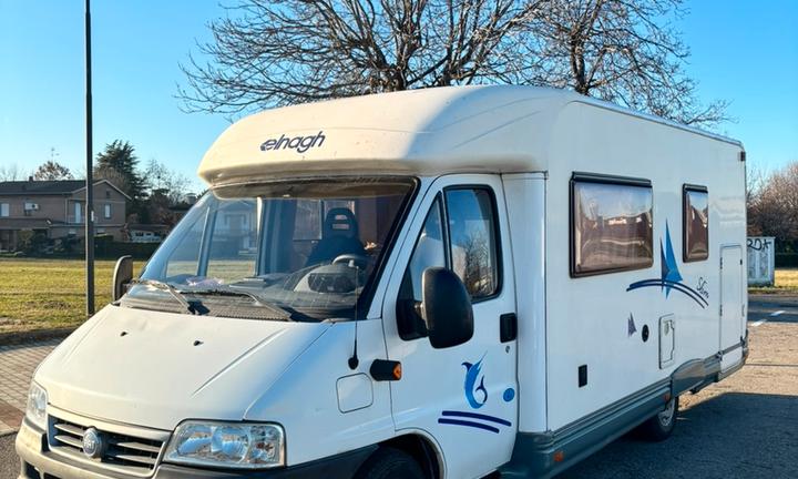 Camper semintegrale Elnagh