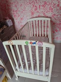 lettino da bambina con sbarre