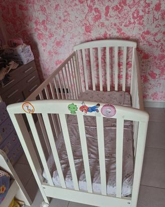 lettino da bambina con sbarre