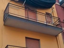 Stabile Su Due Livelli Con Ingresso Indipendente