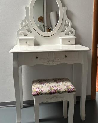 Postazione  trucco per bambina