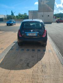 lancia Y 1.3 Mjt 2005 € 1500 kn 282000