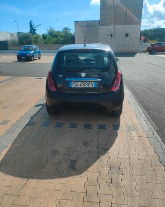 lancia Y 1.3 Mjt 2005 € 1500 kn 282000