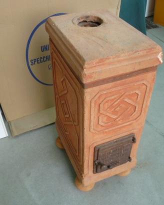 Stufa in terra cotta anni 30/50 "P. Mercatanti "