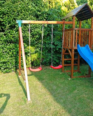 gioco da esterno con scivolo e 2 altalene