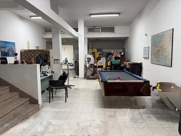 Locale uso deposito con garage a Pirri