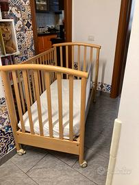 Lettino in legno