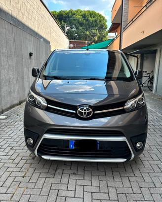 Toyota proace verso
