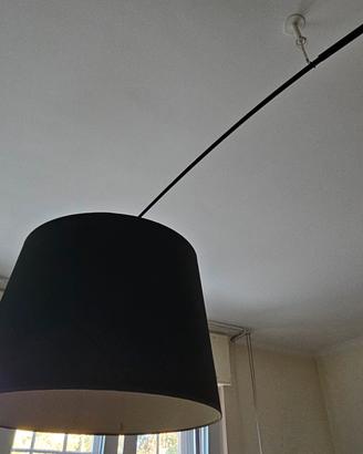 Lampadario di design pendente regolabile nero.