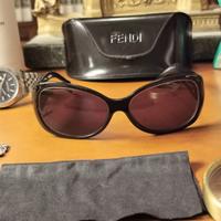 Ottimi occhiali da sole FENDI. 