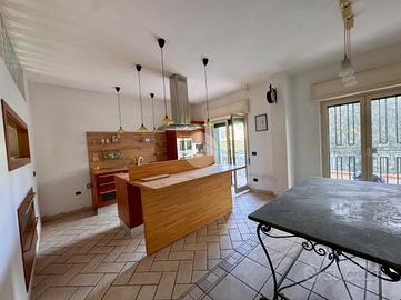 VILLA A SCHIERA A MARANO DI NAPOLI