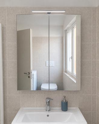 Specchio contenitore bagno con luce LED