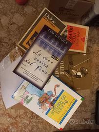 Scatolone con 15 volumi genere narrativa