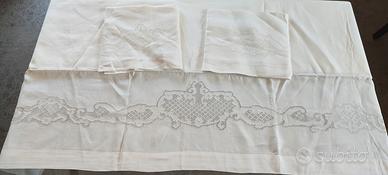 lenzuolo matrimoniale ricamato su puro lino 