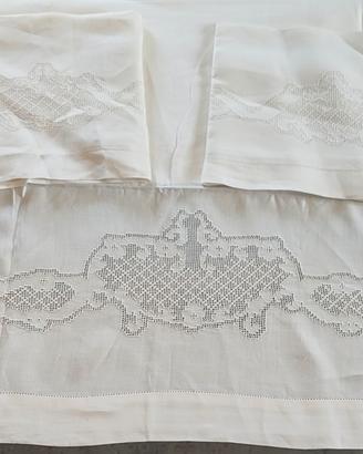 lenzuolo matrimoniale ricamato su puro lino 