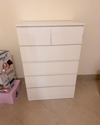 Cassettiera bianca