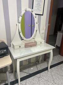 Toeletta IKEA con specchio bianca