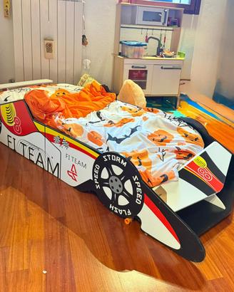 Letto per bambini a forma di macchinina+ materasso