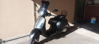 Vespa 300 Super Sport