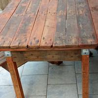 Tavolo con 2 sedute in legno massiccio