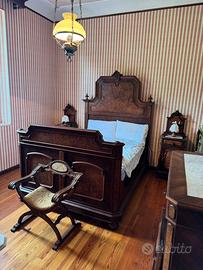 Camera fine 1800 in radica di noce