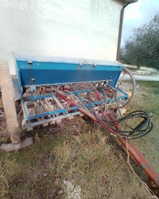 seminatrice trainata