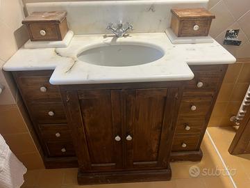 mobile da bagno legno e marmo calacatta