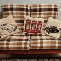 divano e mobili vari