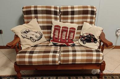 divano e mobili vari