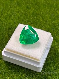 Smeraldo verde 8.20 ct taglio Trillion certificato