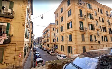 MONOLOCALE A NAPOLI