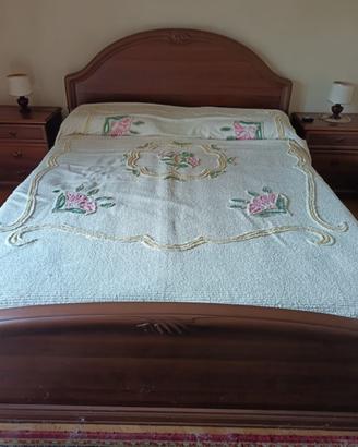 Camera da letto in legno massiccio noce
