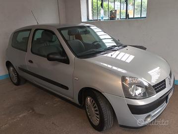 RENAULT Clio - Anno 2004