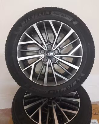 Gomme 225/55 e cerchi in lega da 18 Hyundai