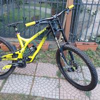 Commencal Supreme DH v4
