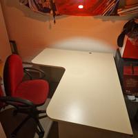 Scrivania da ufficio o cameretta 