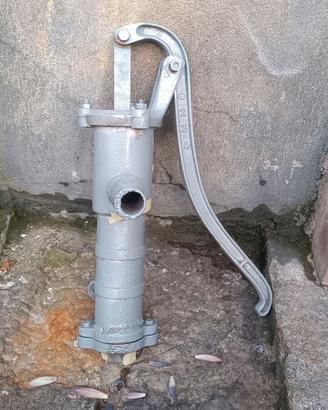 Pompa acqua a mano non funzionante