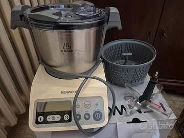 Robot multifunzione che cuoce