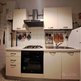 Cucina Lineare Completa di  Elettrodomestici