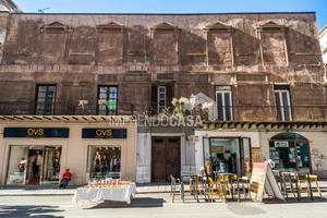 5 vani 236 mq divisibile con Terrazzo 100 mq