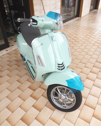 Piaggio Vespa 310 GTS hpe Verde amabile