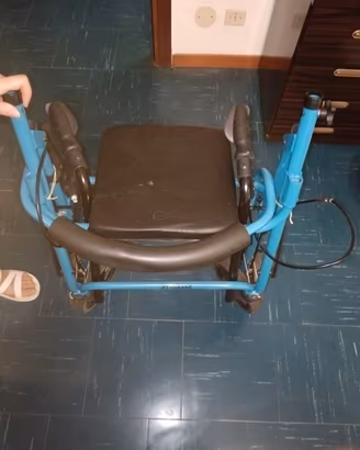 deambulatore con seduta 