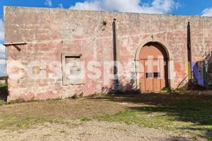 Rustico / Casale di 780 m² con più di 5 locali a S