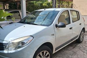 Dacia Sandero 1.4 GPL (2010)