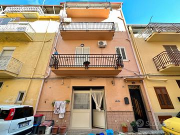 Casa indipendente a Partinico, Via Moro