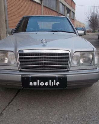 Mercedes-Benz Serie 200-320 MERCEDES 200 E 33...