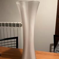 Vaso in vetro bianco satinato